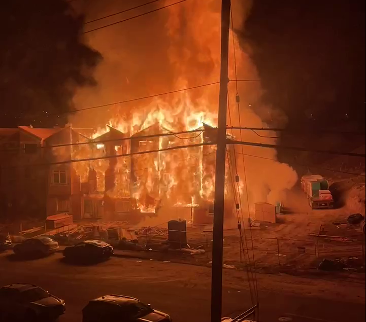 Homes under construction in Calgary’s Sage Hill neighbourhood destroyed by fire