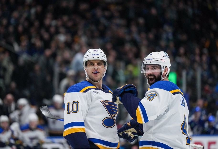 Св Луис преодоля късна офанзива от Ванкувър Кенъкс за да