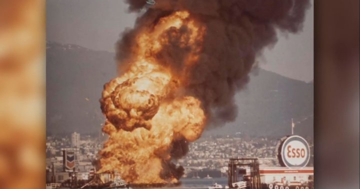 Жителите на Ванкувър си спомнят експлозията на шлеп в Коул Харбър 50 години по-късно