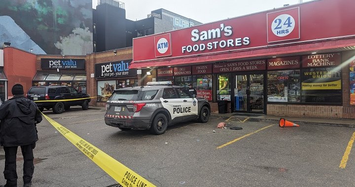 Мъж е тежко ранен при нападение с нож в центъра на Торонто