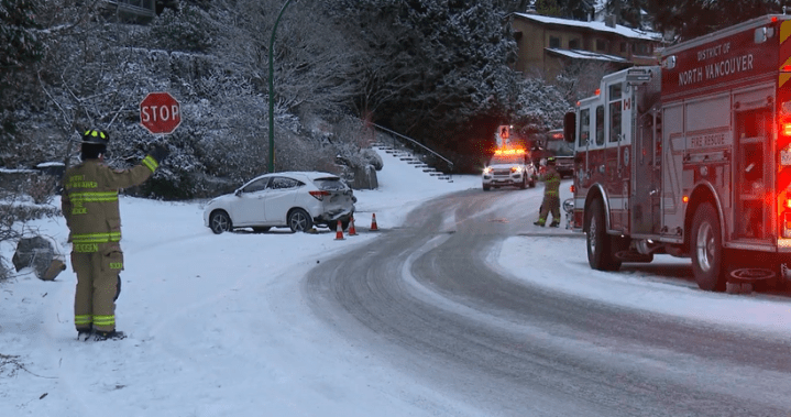 Купа сняг минусови температури и хлъзгави пътища предизвикаха хаос в