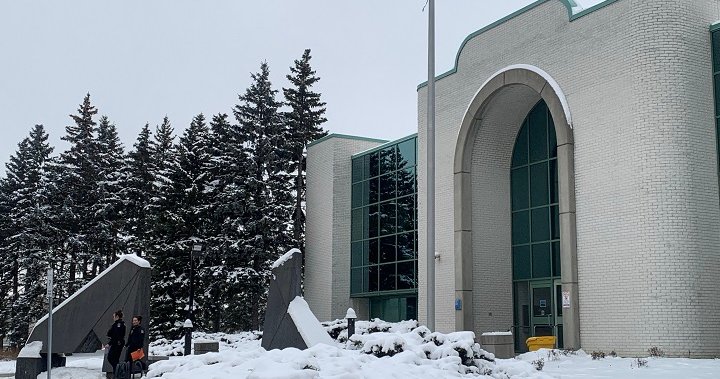 Намушкване с нож в съда в Квебек: Заподозреният е изправен пред обвинения в опит за убийство