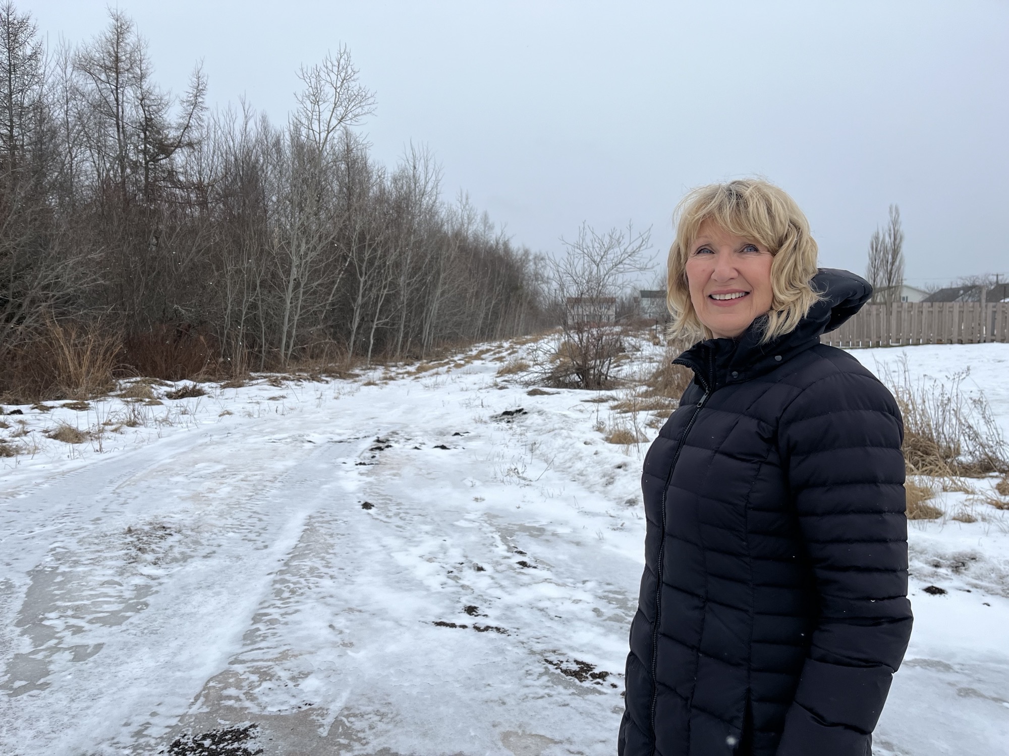 Задният двор на Дона Макгуайър е убежище за нея и