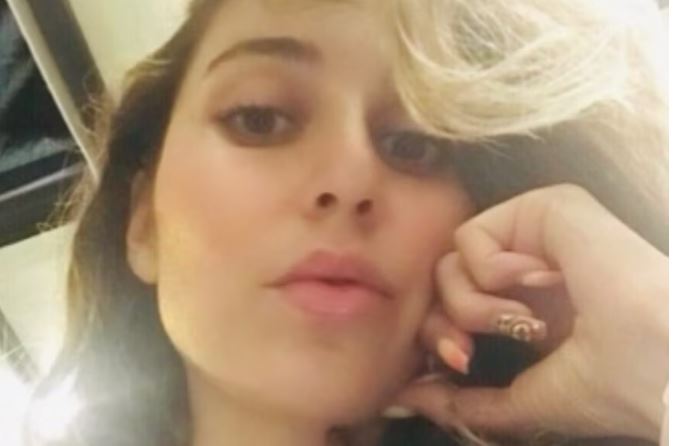 Тридесет и три годишният Елхам Модарези художник от Иран премина