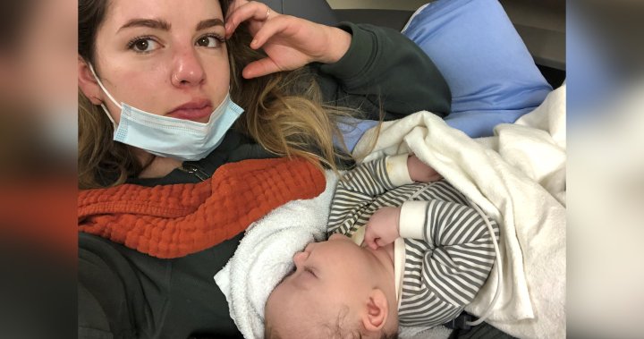母亲带着生病的新生儿在急诊室等待12小时