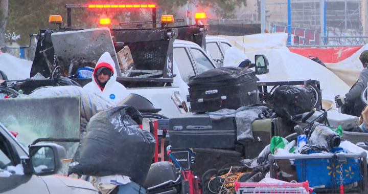 Открито тяло, докато градът и полицията разбиват 7-ми лагер за бездомни в Едмънтън