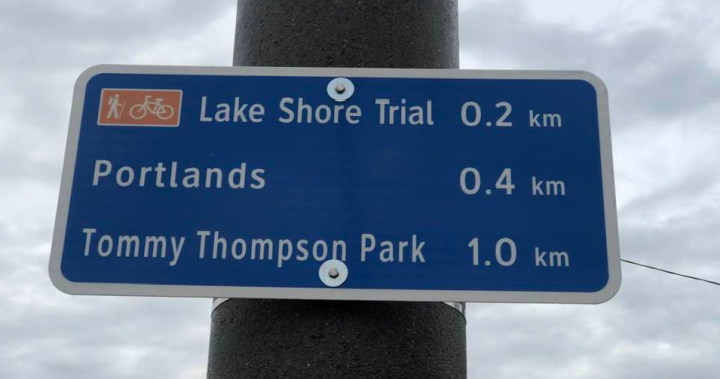 “湖岸小道之旅”：拼写错误的标志引发多伦多市道歉