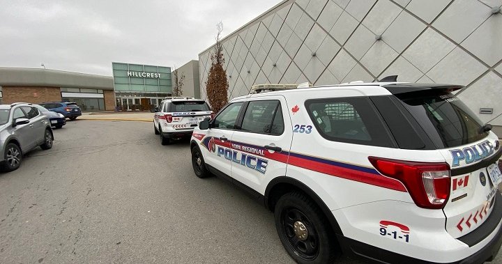 Полицията в регион Йорк северно от Торонто беше на място