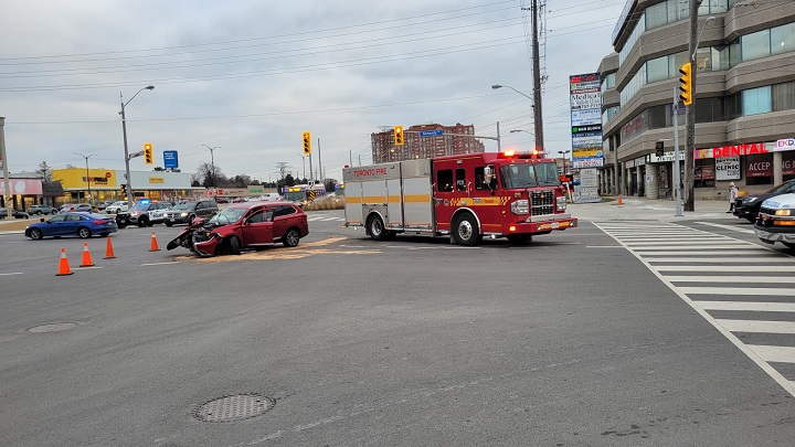 Vehicle crashes into pole, knocking out lights at Toronto intersection - image