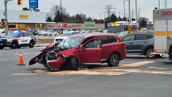 Vehicle crashes into pole, knocking out lights at Toronto intersection