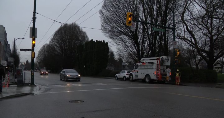 Кръстовището във Ванкувър, известно със сблъсъци с пешеходци, най-накрая получава светофар