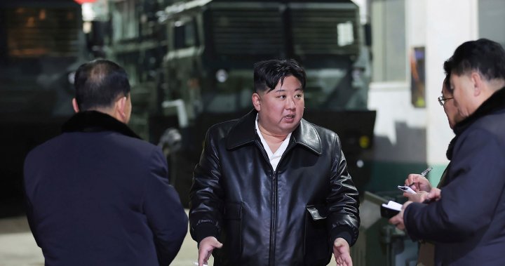 Севернокорейският лидер Ким Чен Ун призова в понеделник за конституционна