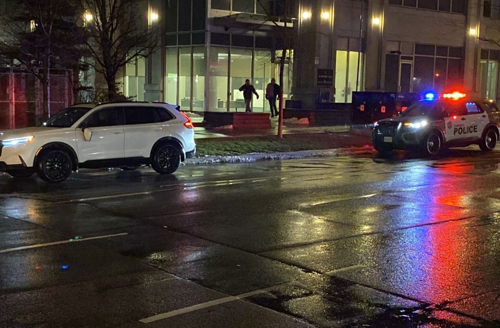 Пешеходец е със сериозни наранявания след като е бил блъснат