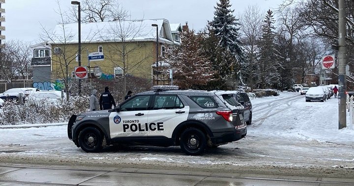 Полицията в Торонто съобщи че мъж е мъртъв след като