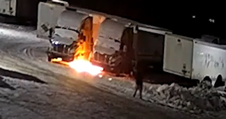 Видео показва запалване на камиони в двора на Ричмънд Хил
