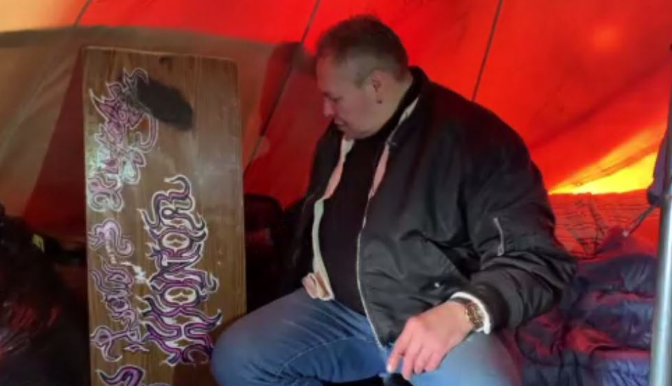 В лагера на улица 95 и Роуланд Роуд в Едмънтън