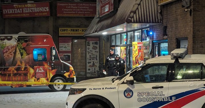 警方称，多伦多商店内发生枪击事件，一人被送往医院，两人被拘留