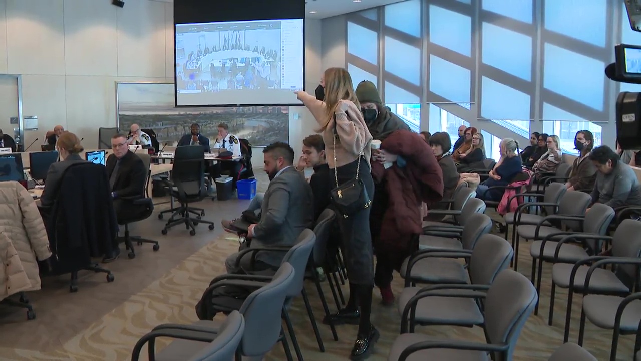 Последното заседание на полицейската комисия в Едмънтън се проведе в