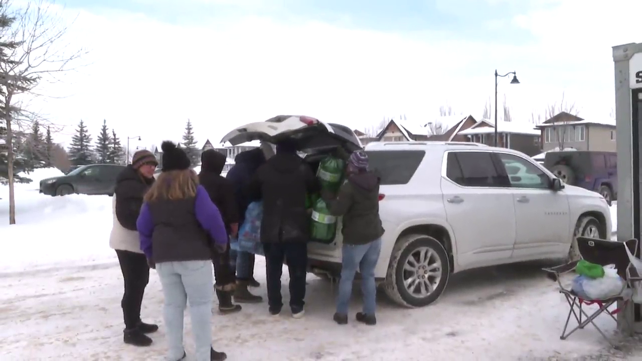 Southeast Calgary residents host bottle drive for house fire victims
