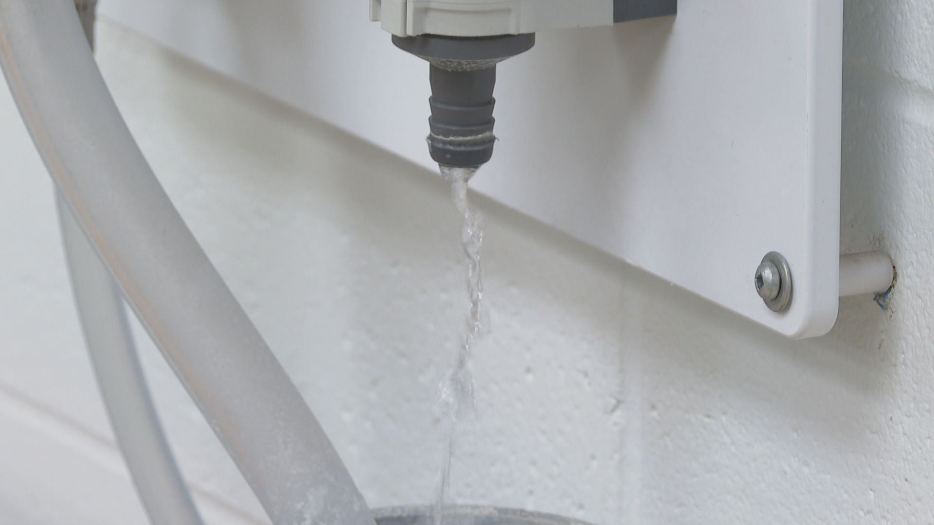 Настоящият недостиг на вода тревожи Джоел Санчес директор на инфраструктурата