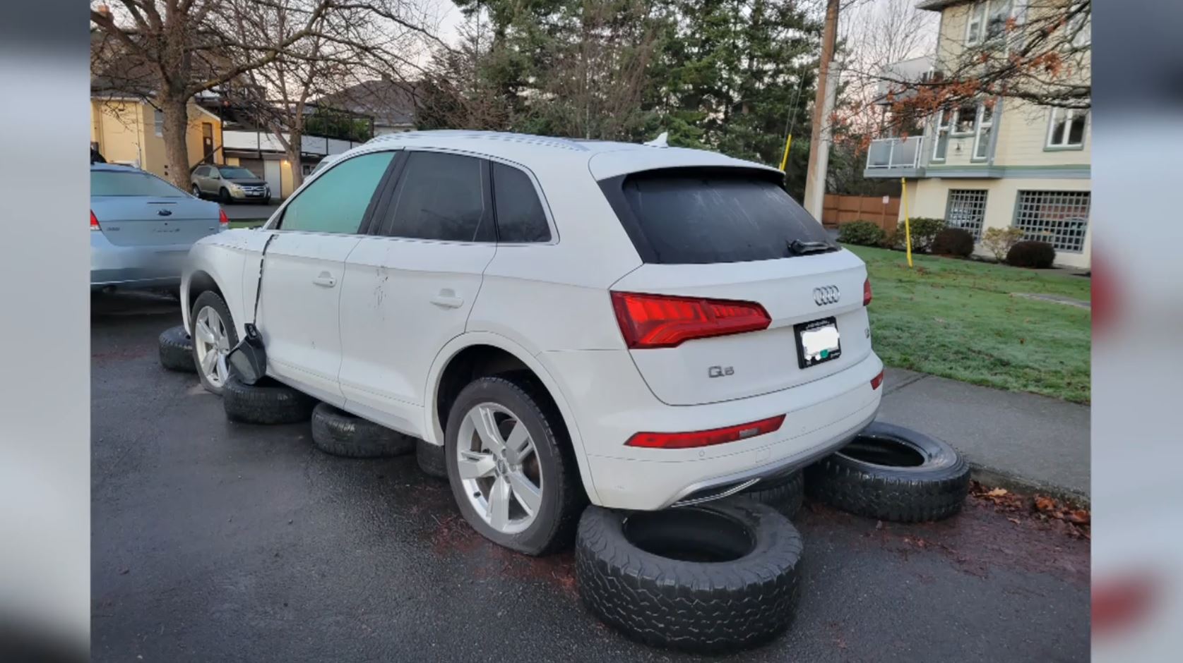 Шестнадесет превозни средства в Саанич Британска Колумбия бяха нанесени щети