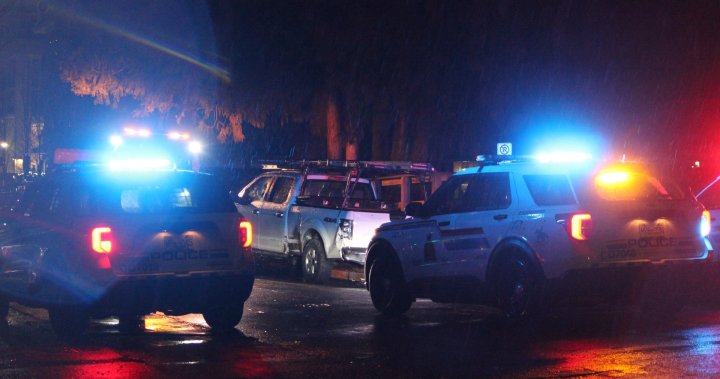 Увреден шофьор блъска полицейски автомобили в Кокуитлам, Британска Колумбия: RCMP