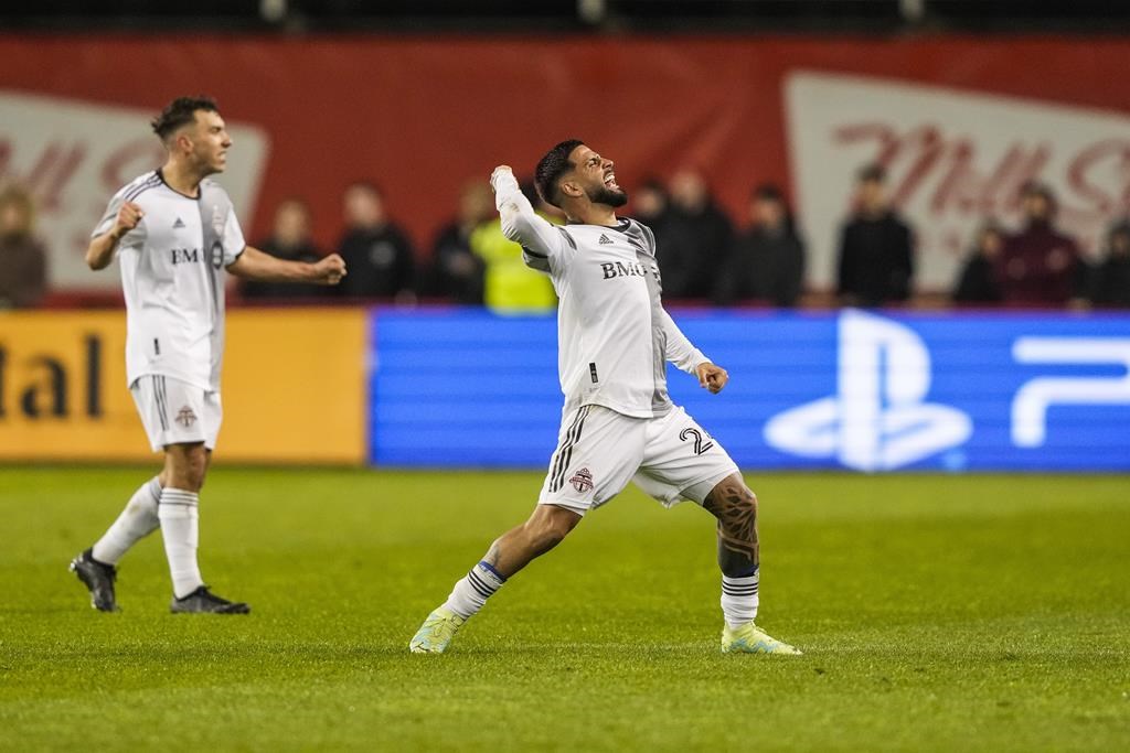 Италианските звезди Федерико Бернардески и Лоренцо Инсиние отбелязаха гол в