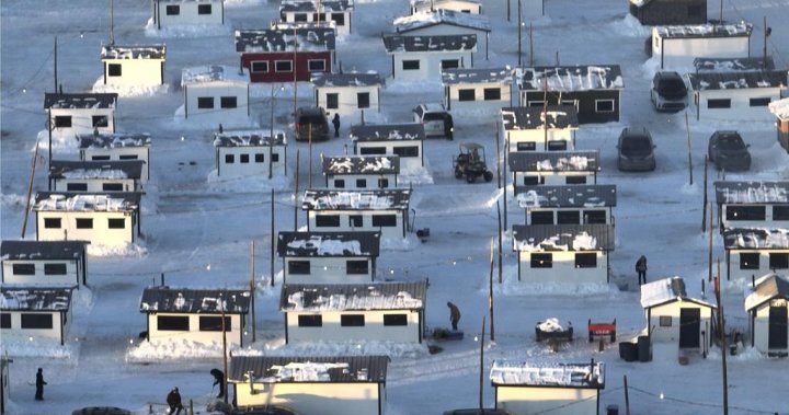 Мекото зимно време принуждава града в Квебек да отмени селищата за леден риболов за първи път