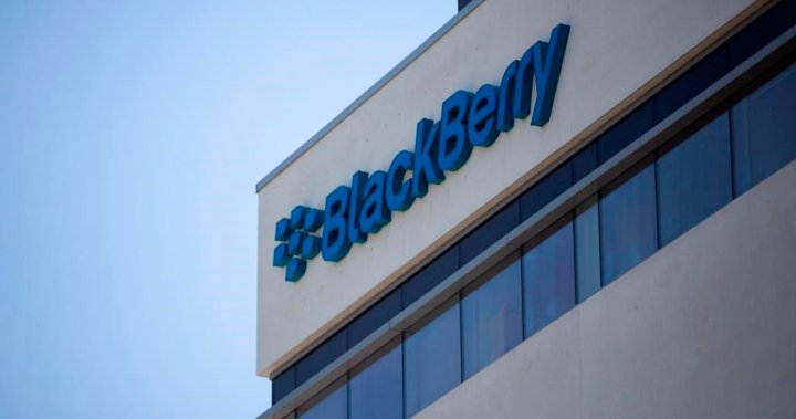Blackberry ще съкрати повече служители като част от разделянето на бизнеса