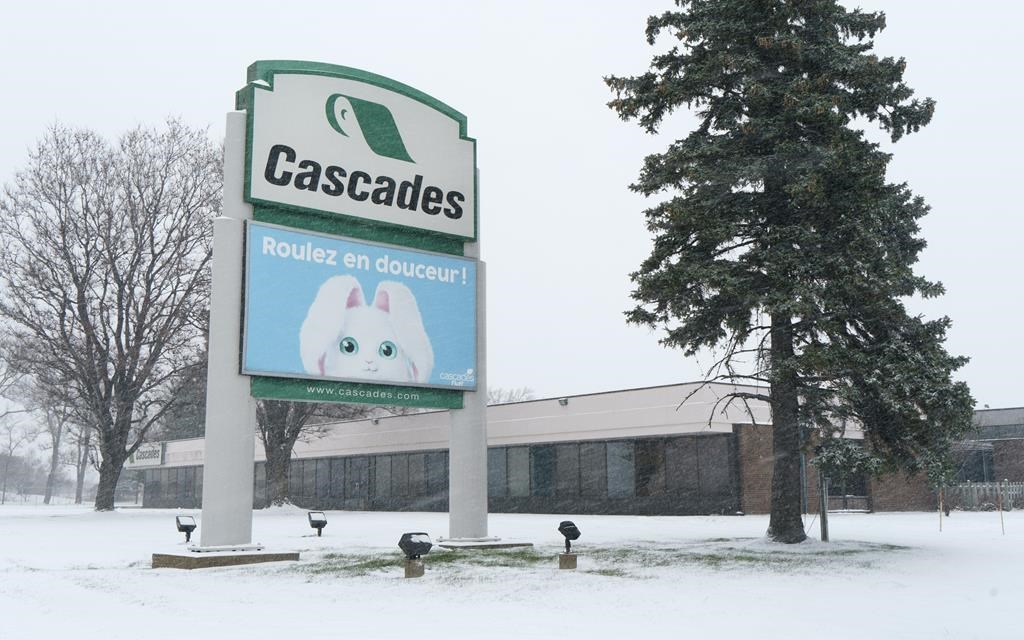 Cascades Inc затваря три завода като част от промени в