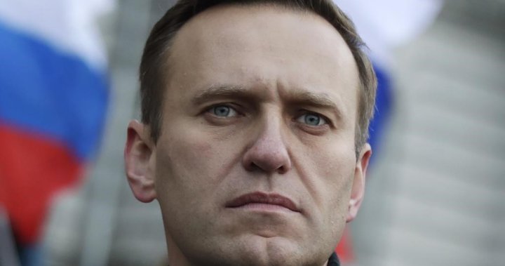 Тялото на Алексей Навални е било предадено на майка му, каза помощник