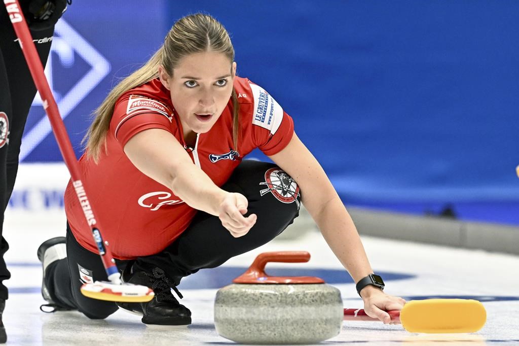 Kerri Einarson opened her bid for a record fifth straight Canadian women's curling championship with a victory.