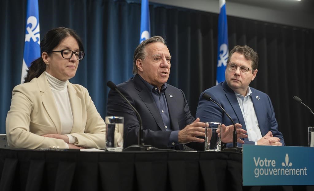 Премиерът Франсоа Лего каза в неделя че увеличаването на разходите