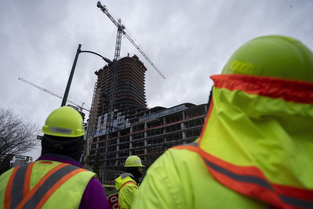 Самоличността на работника убит при строителен инцидент в масивния комплекс