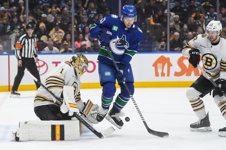 Vancouver Canucks complete comeback against Boston Bruins 3-2 in overtime