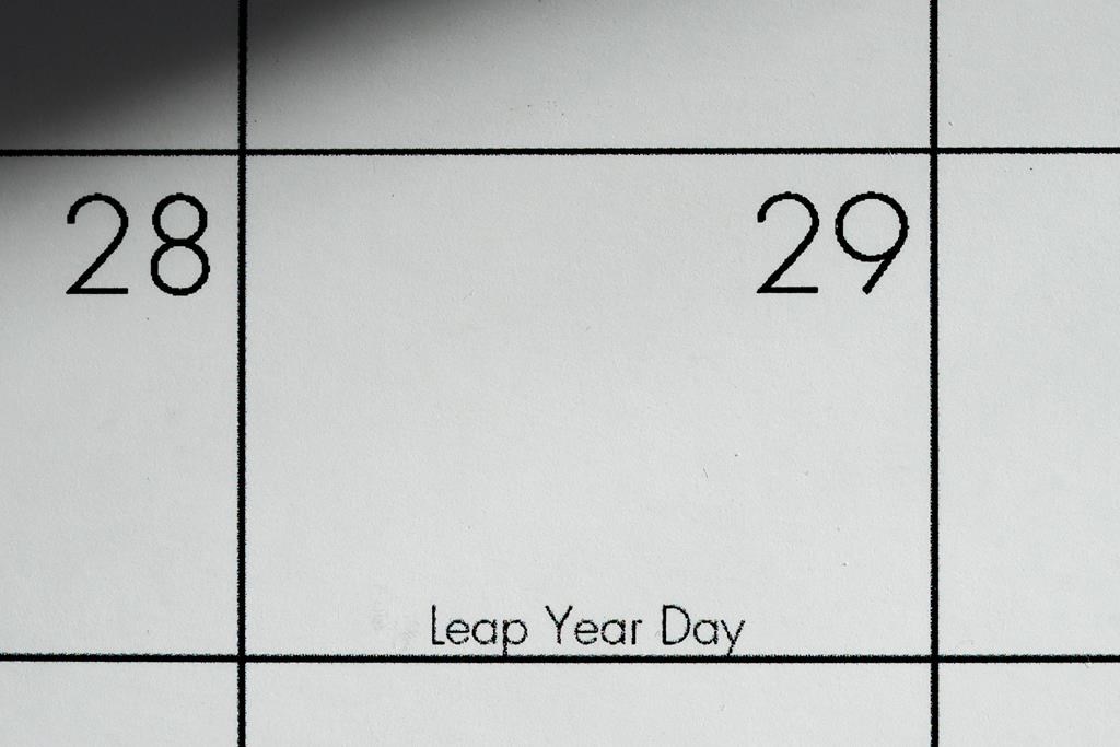 Leap Year Alert: Winnipeggers face extra work day without extra pay