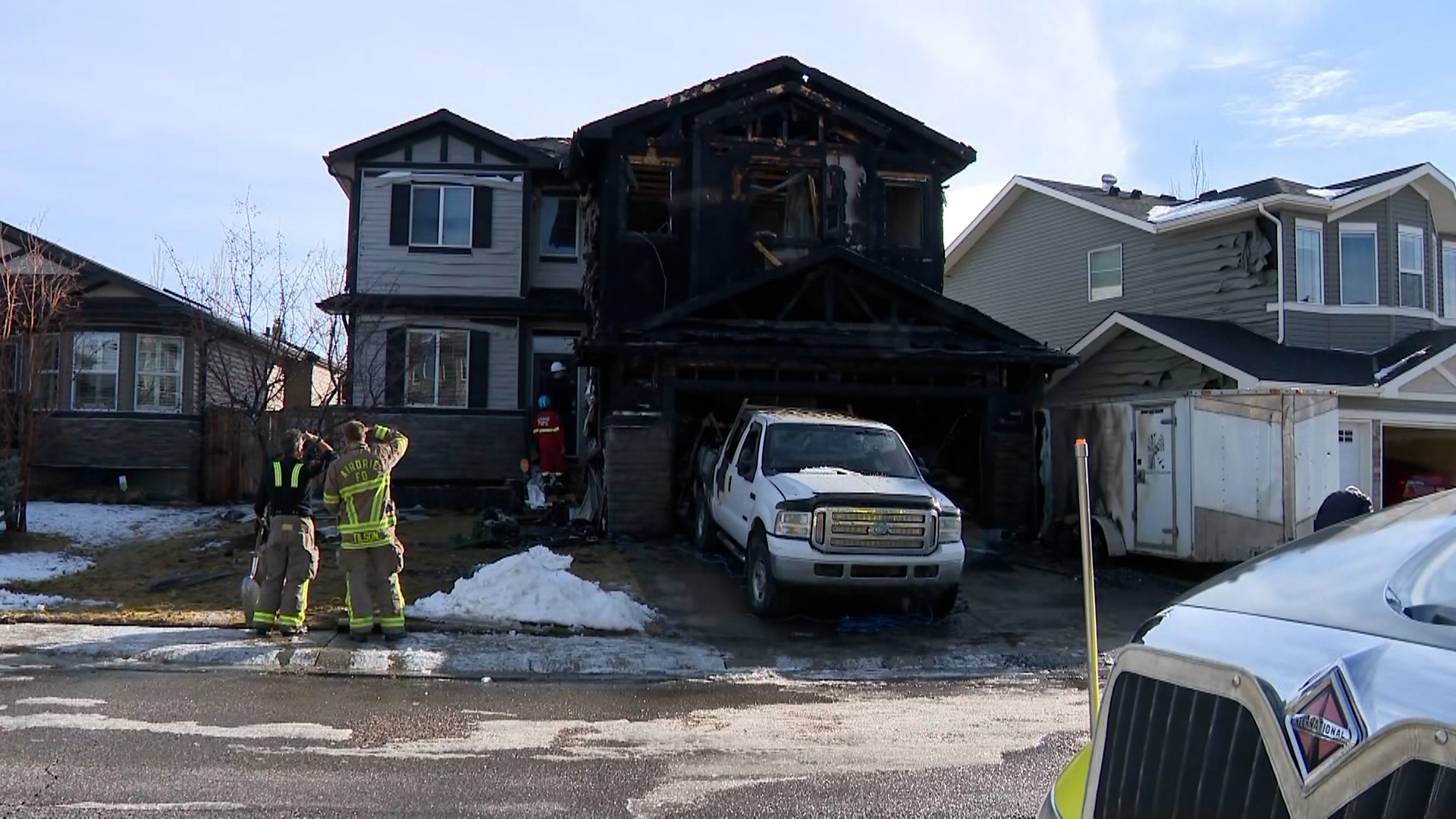 Дом в Airdrie Alta беше унищожен от пожар рано сутринта