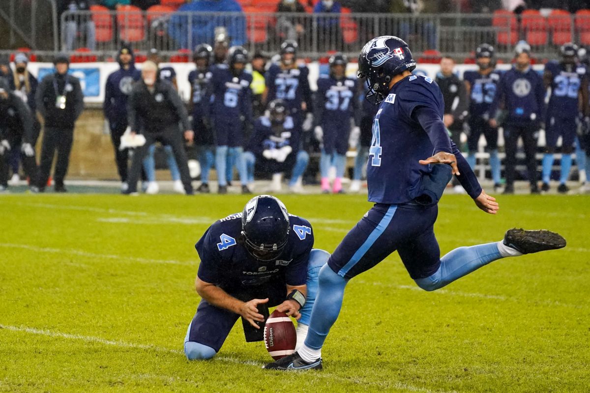 Едмънтън Елкс продължиха ремонта си извън сезона във вторник като