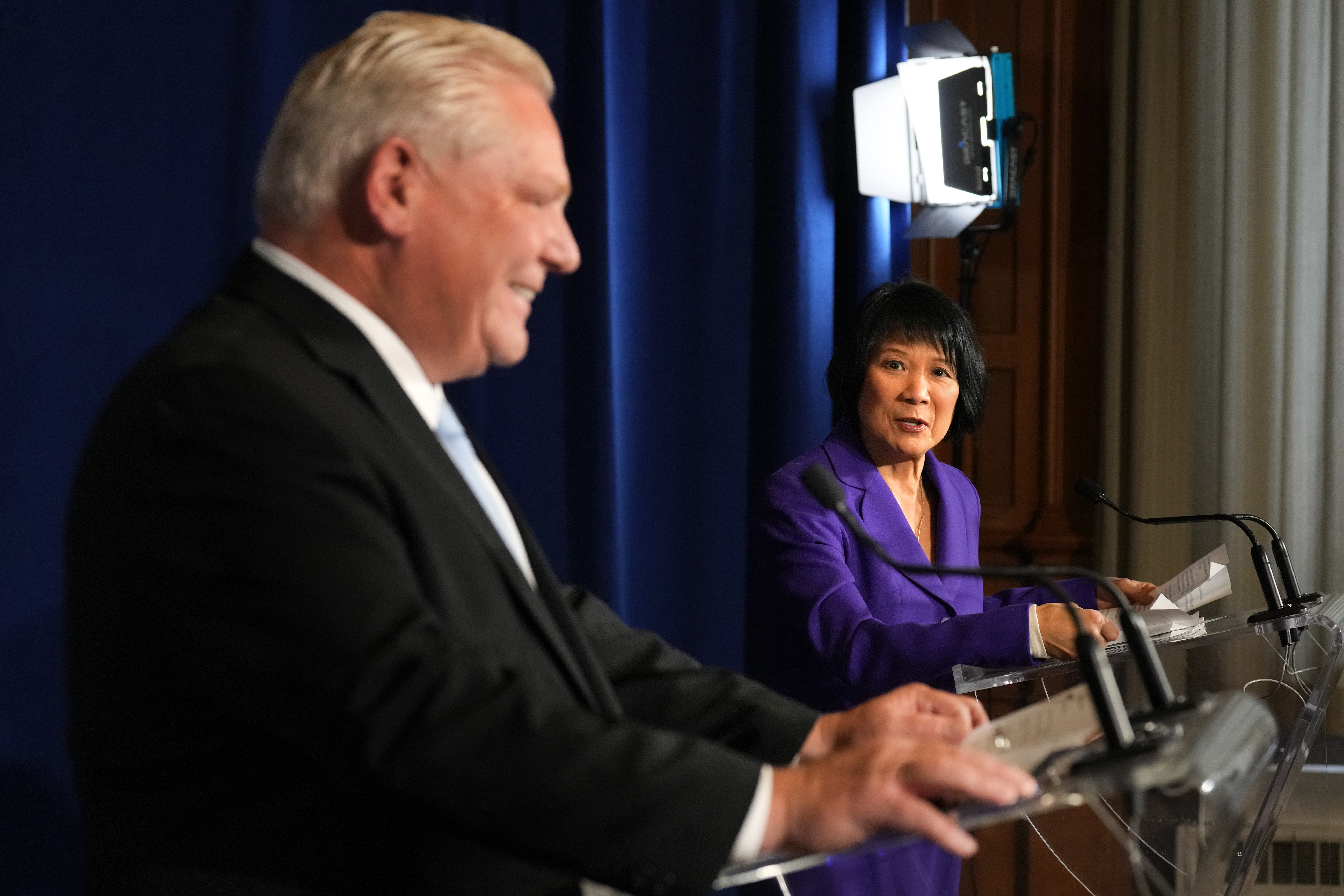 Премиерът на Онтарио Дъг Форд и кметът на Торонто Оливия