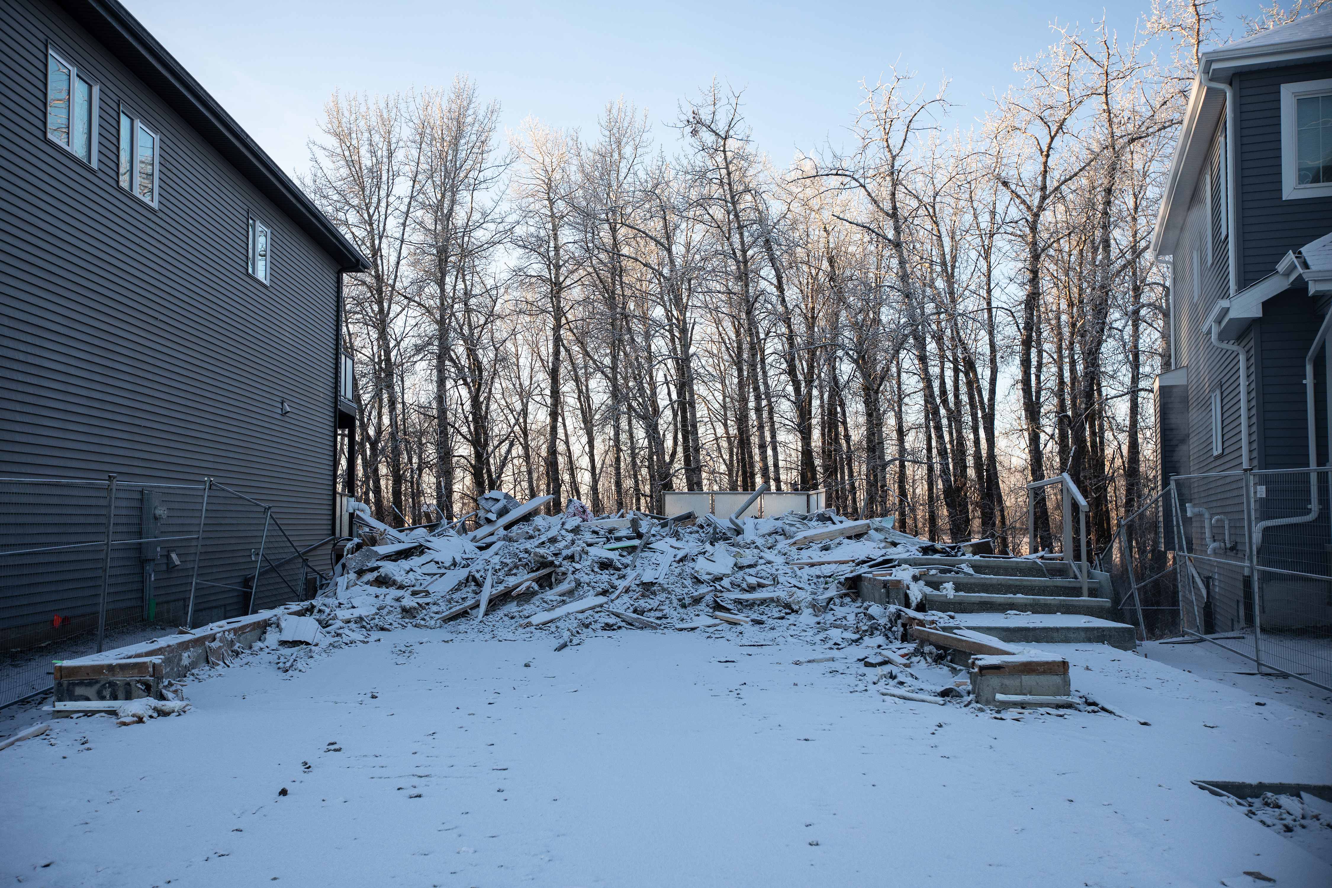 Членове на полицейската служба в Едмънтън се срещат с членове