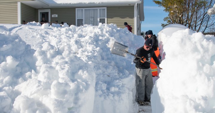 „Не оставяйте лопатите си настрана“: Нова Скотия се готви за нов зимен взрив