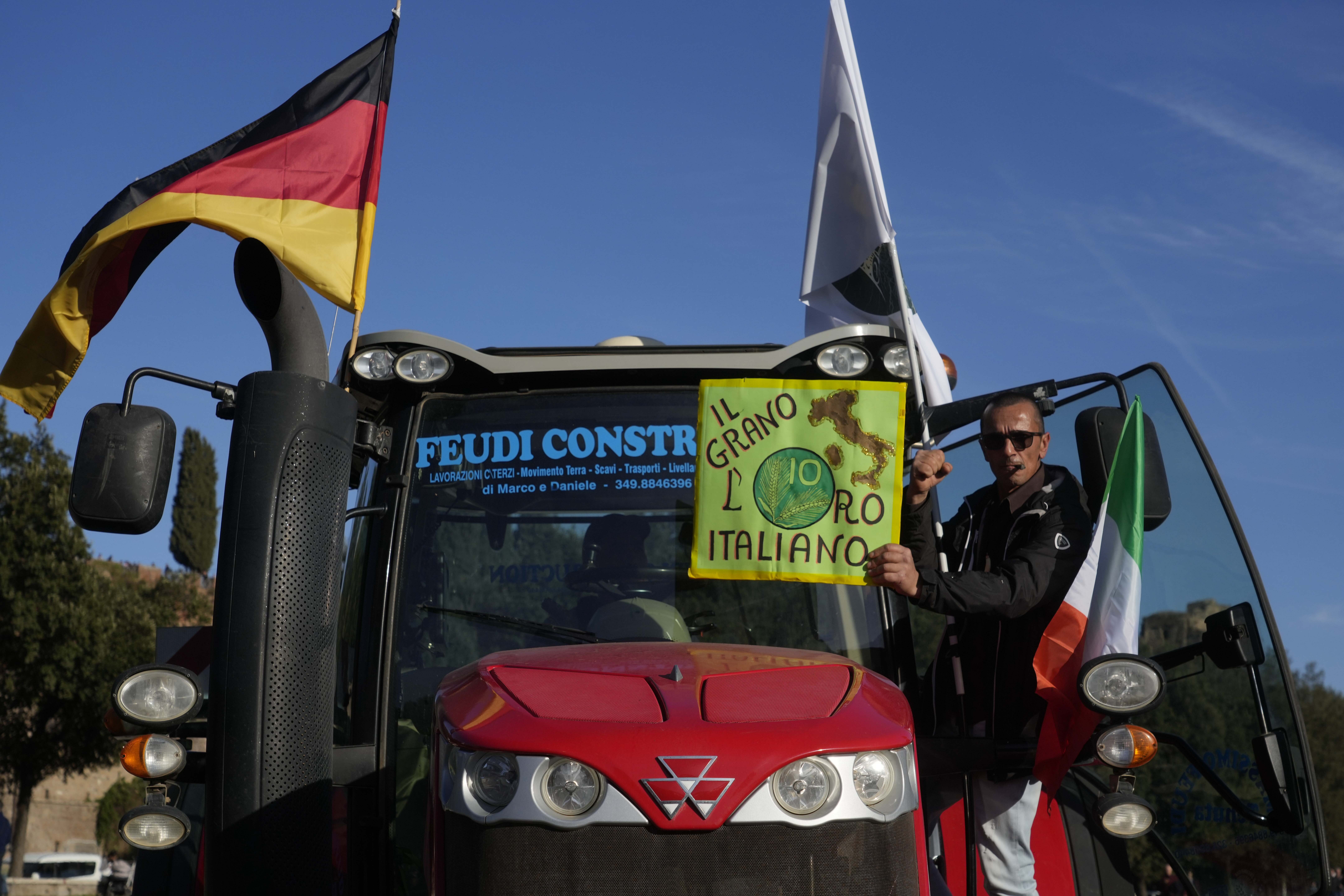 В Полша фермери замеряха с яйца сградата на Европейския съюз В