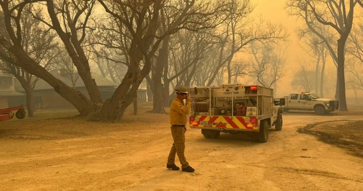 Бързо разрастващият се горски пожар в Тексас се удвои във