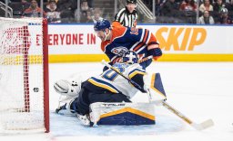 Continue reading: Zach Hyman hits 40 goals in Edmonton Oilers win over Blues