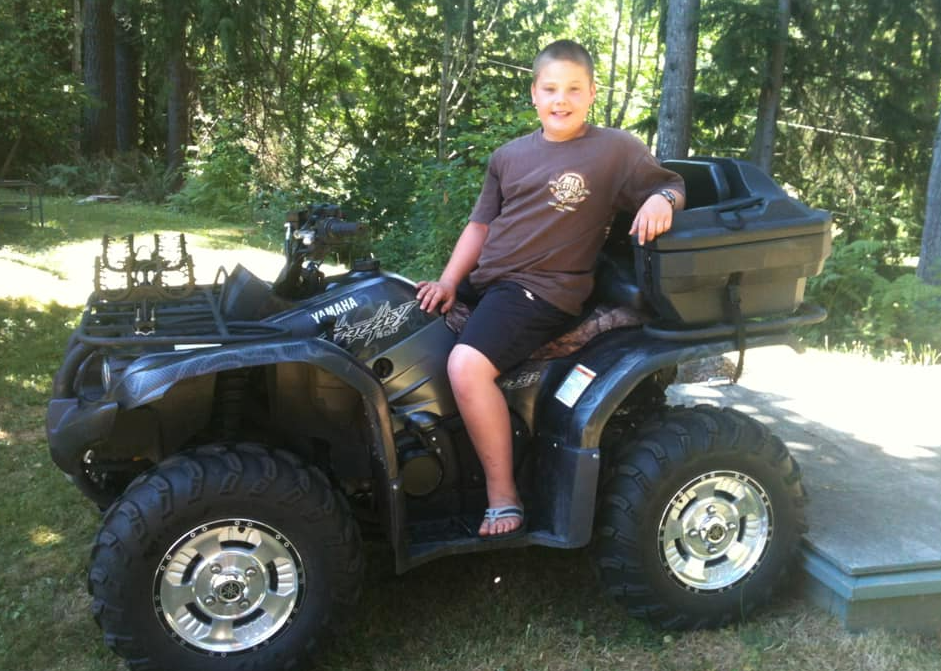 Десетки се събраха в читалище в Дънкан Британска Колумбия на