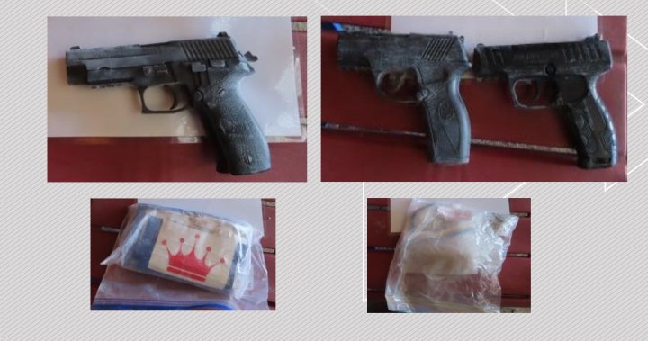 Двама души са изправени пред 21 обвинения след конфискация на наркотици и огнестрелно оръжие в Калгари