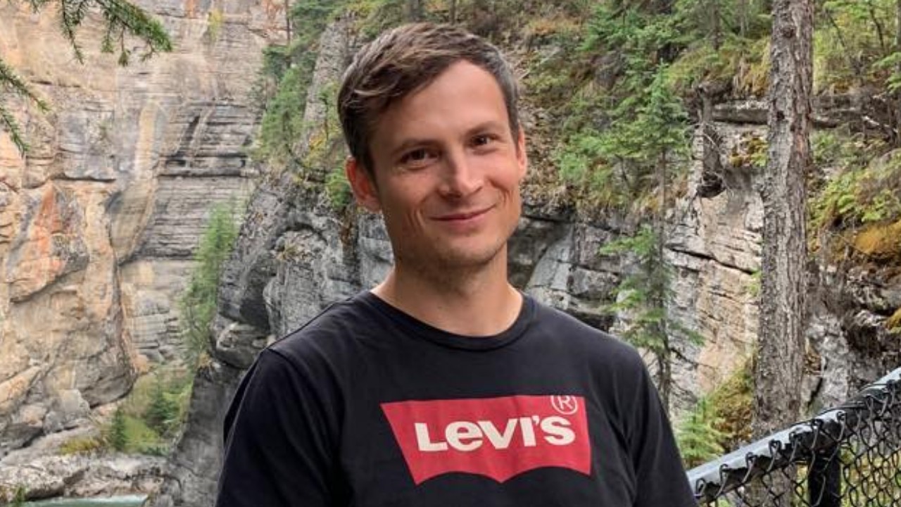 Измина една седмица откакто млад мъж който беше високо уважаван