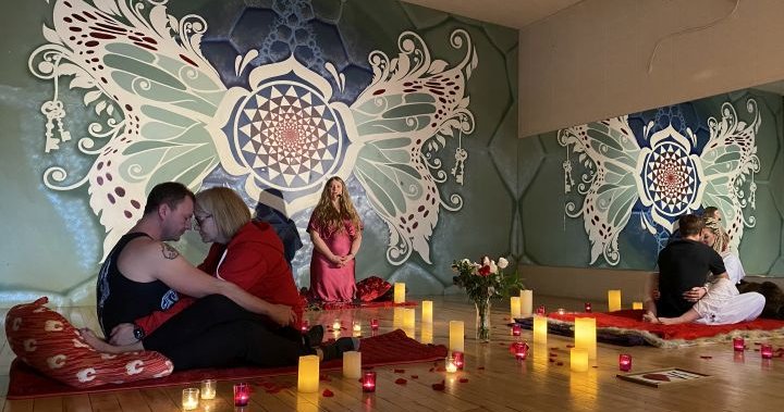 „Алхимикът на връзките“ в Калгари предлага бързи срещи за Свети Валентин