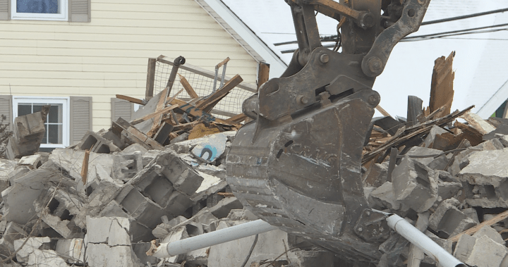 „Добър ден“: Разрушената бензиностанция Fredericton е разрушена с планове за съживяване на мястото