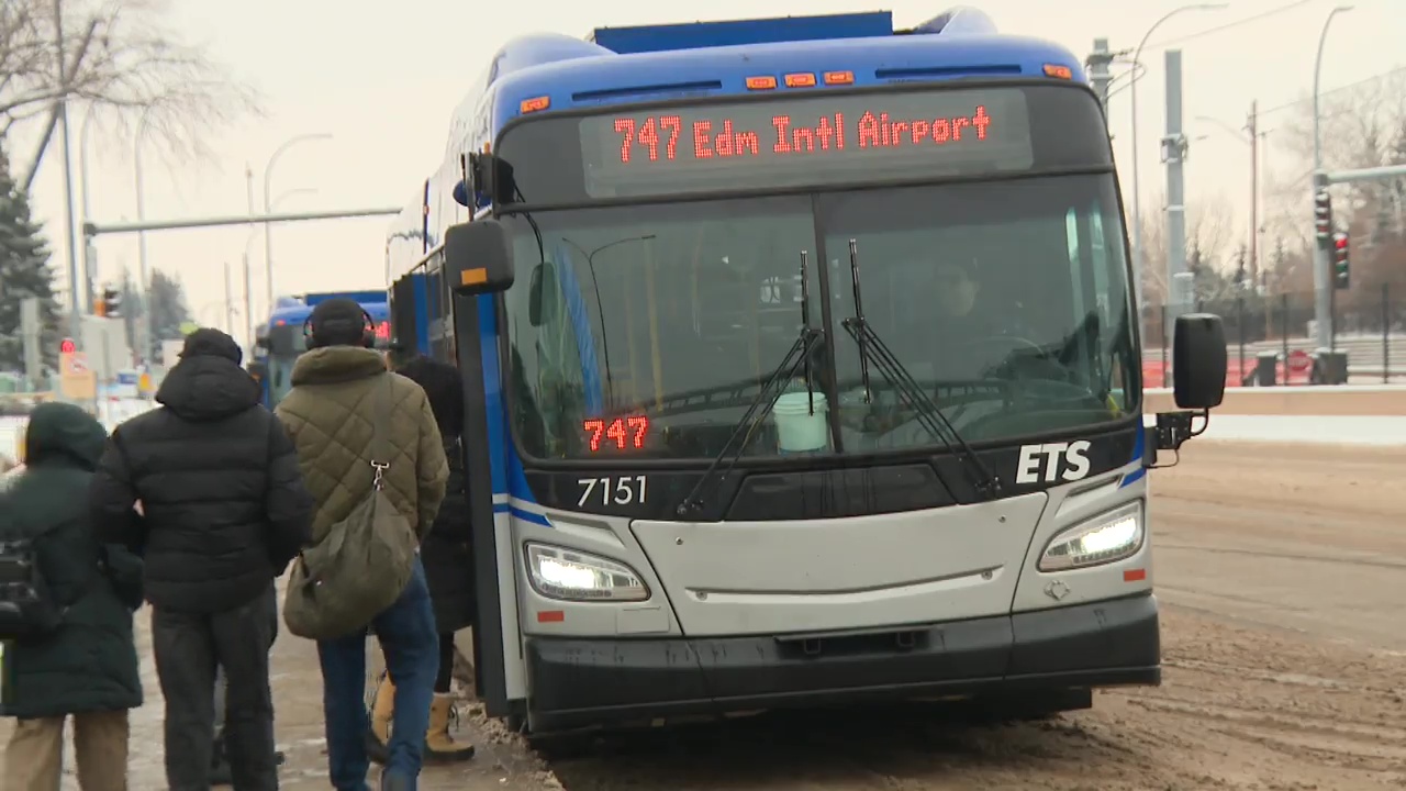 Стигането до международното летище в Едмънтън от центъра на Едмънтън